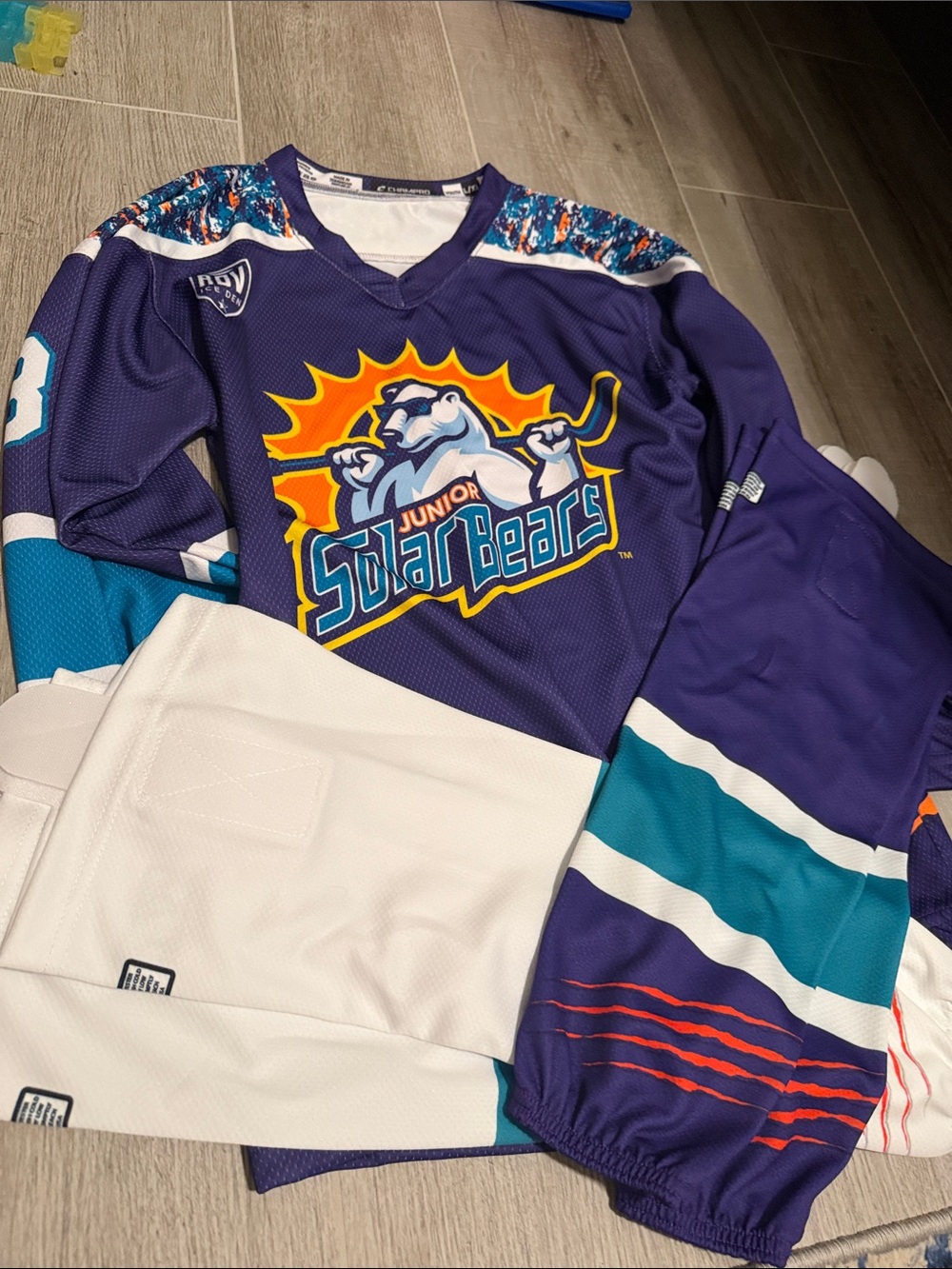 Youth L/XL Junior Solar Bear Hockey Jersey with socks